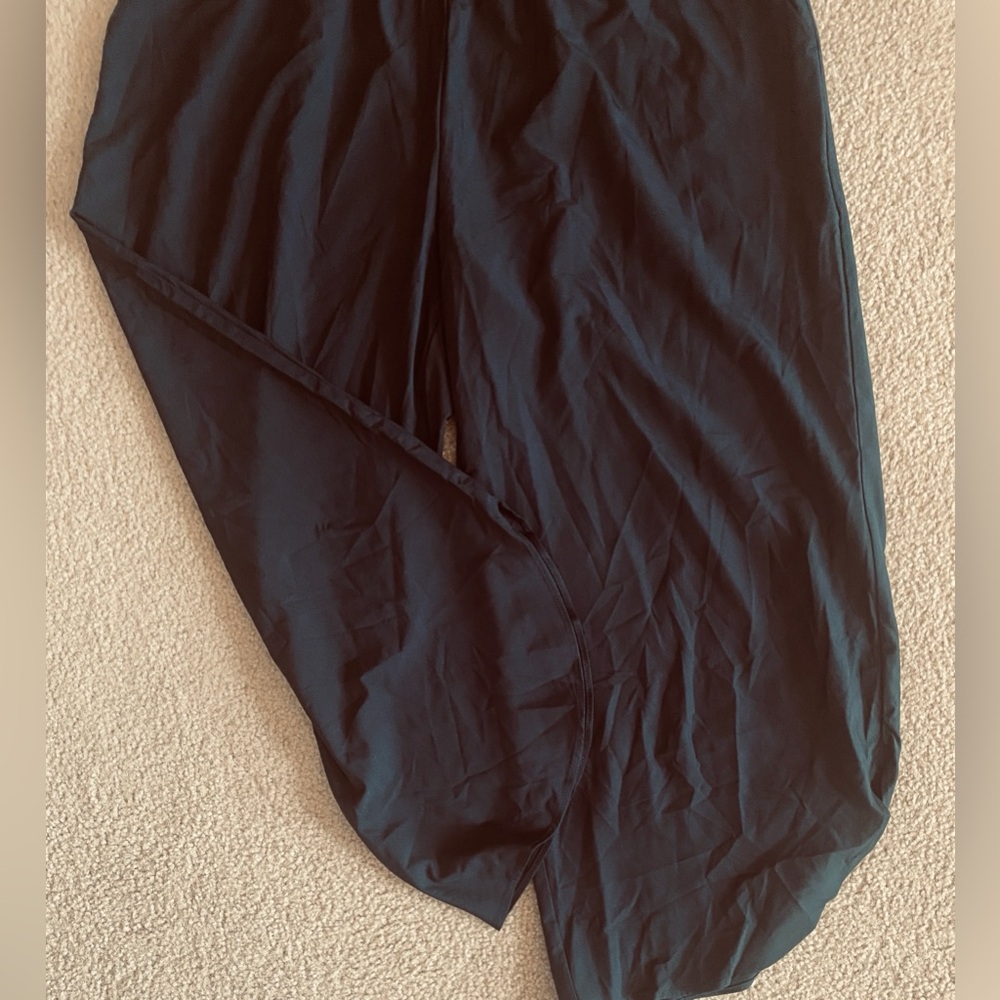 LARGE  (PETITE).   HALARA BREEZEFUL CROSSOVER QUICK DRY RESORT PANTS - Picture 7 of 9